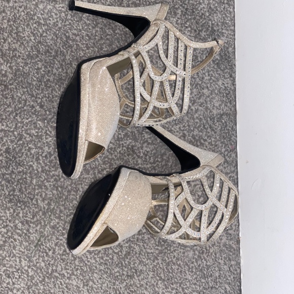 Capparos Heels - Picture 5 of 7